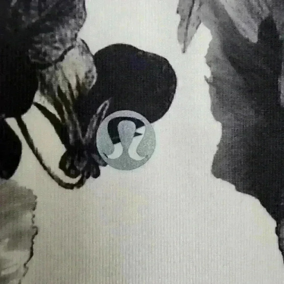 Lululemon Floral Athletic Racerback Top Size 8 Workout Loungewear Outdoors - Picture 7 of 9